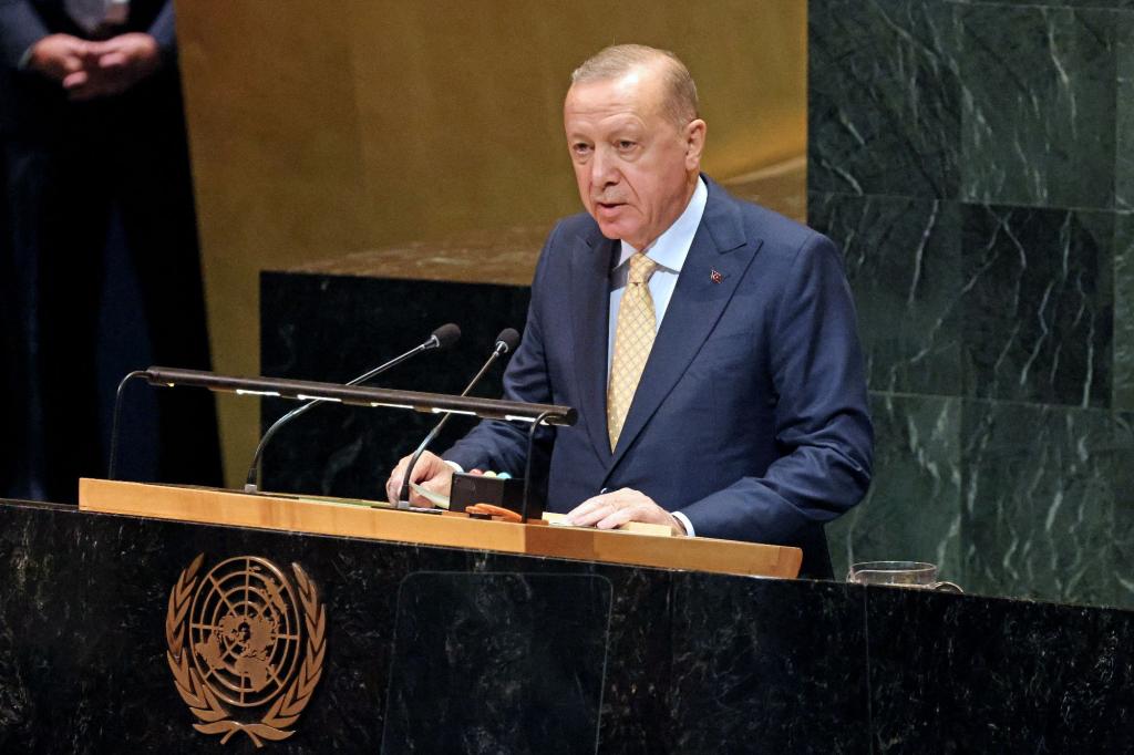 Erdogan meets Trump at White House as Turkey seeks F-35 access amid long-running ban