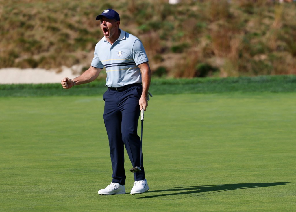 Lowry, McIlroy Flip Off Fans as Europe Takes Ryder Cup Opening Day Lead