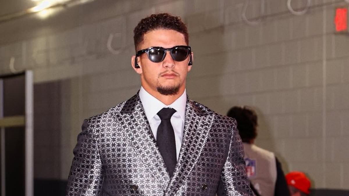 Patrick Mahomes wears bold silver suit for Chiefs-Giants SNF, sparking split reactions