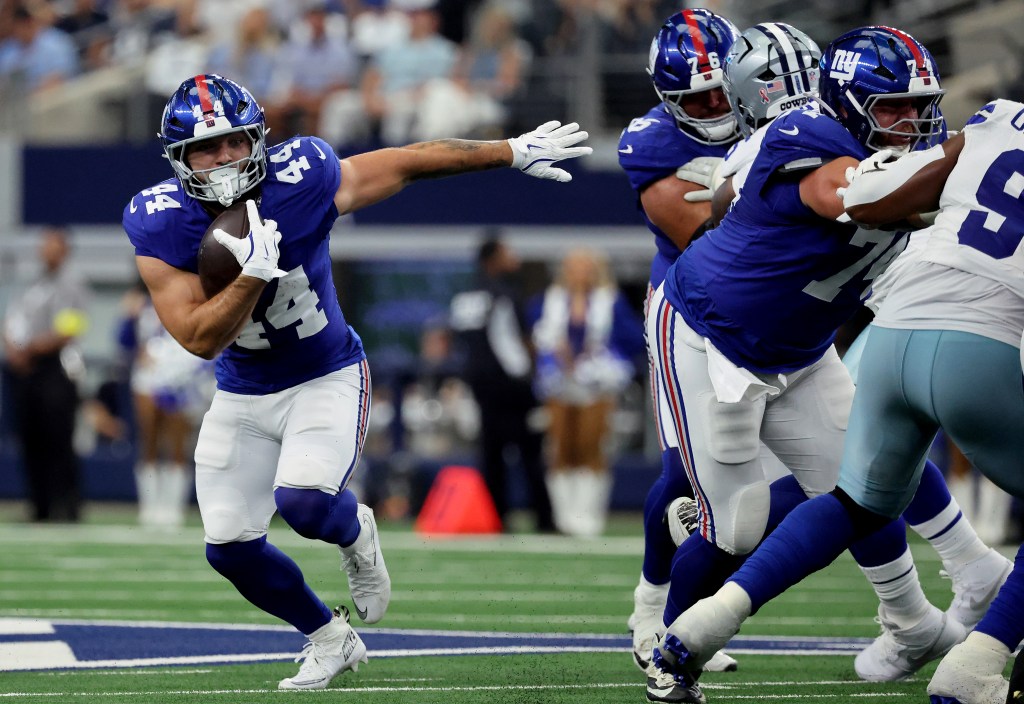 Cam Skattebo runs during the Giants-Cowboys game