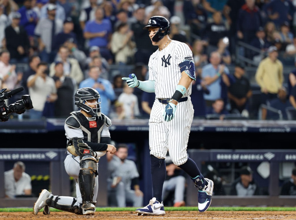 Judge belts two homers as Yankees top White Sox to tie AL East