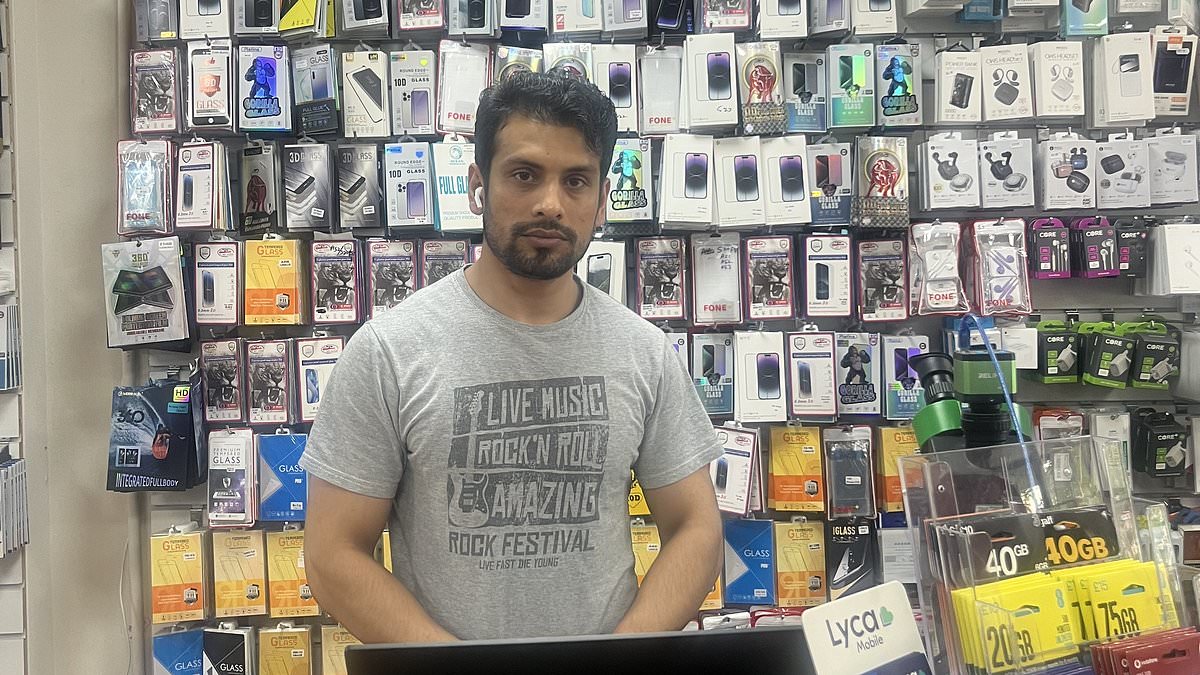 Southampton high street terrorized by teenage girl gang, shopkeepers say police offer little help