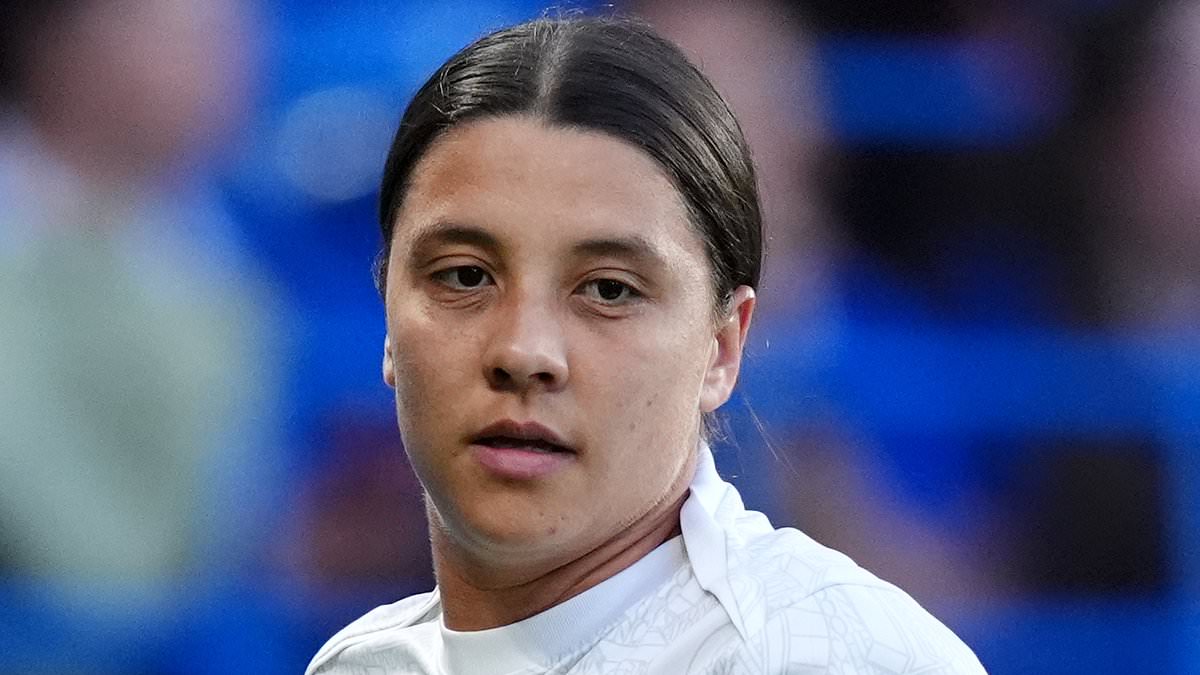 Sam Kerr’s Chelsea return delayed as Ellie Carpenter shines in 2-1 win over Manchester City