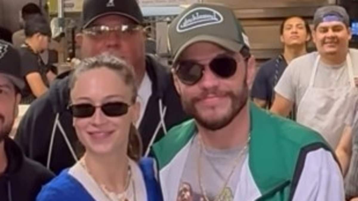 Pete Davidson and Elsie Hewitt Attend Eagles Game Ahead of First Child