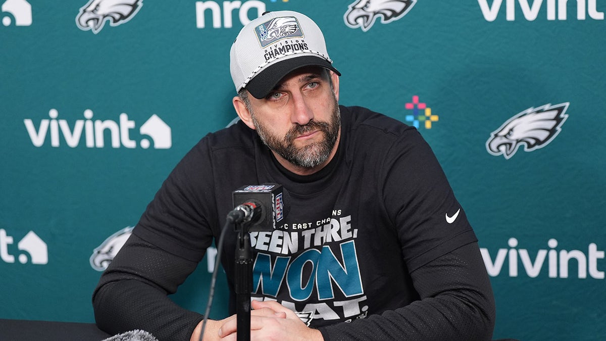 Eagles coach defends late two-point try in win over Commanders