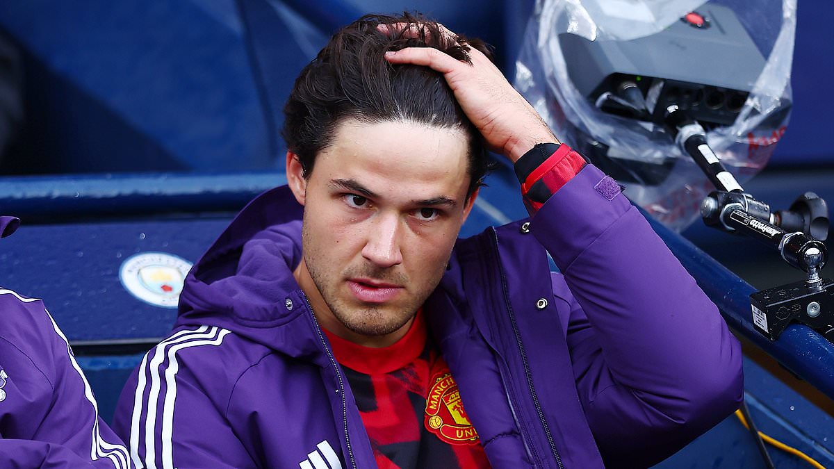 Schmeichel questions United's goalkeeper pick after signing Senne Lammens