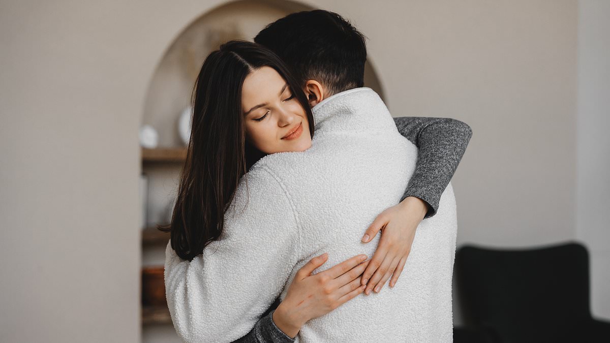 AI analysis links hug duration and tightness to relationship type and personality traits