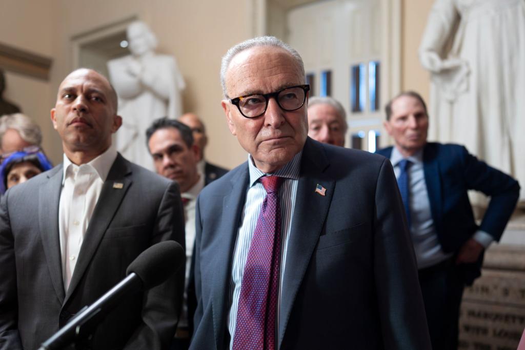 Poll shows Republicans maintain edge on economy, crime and immigration ahead of midterms