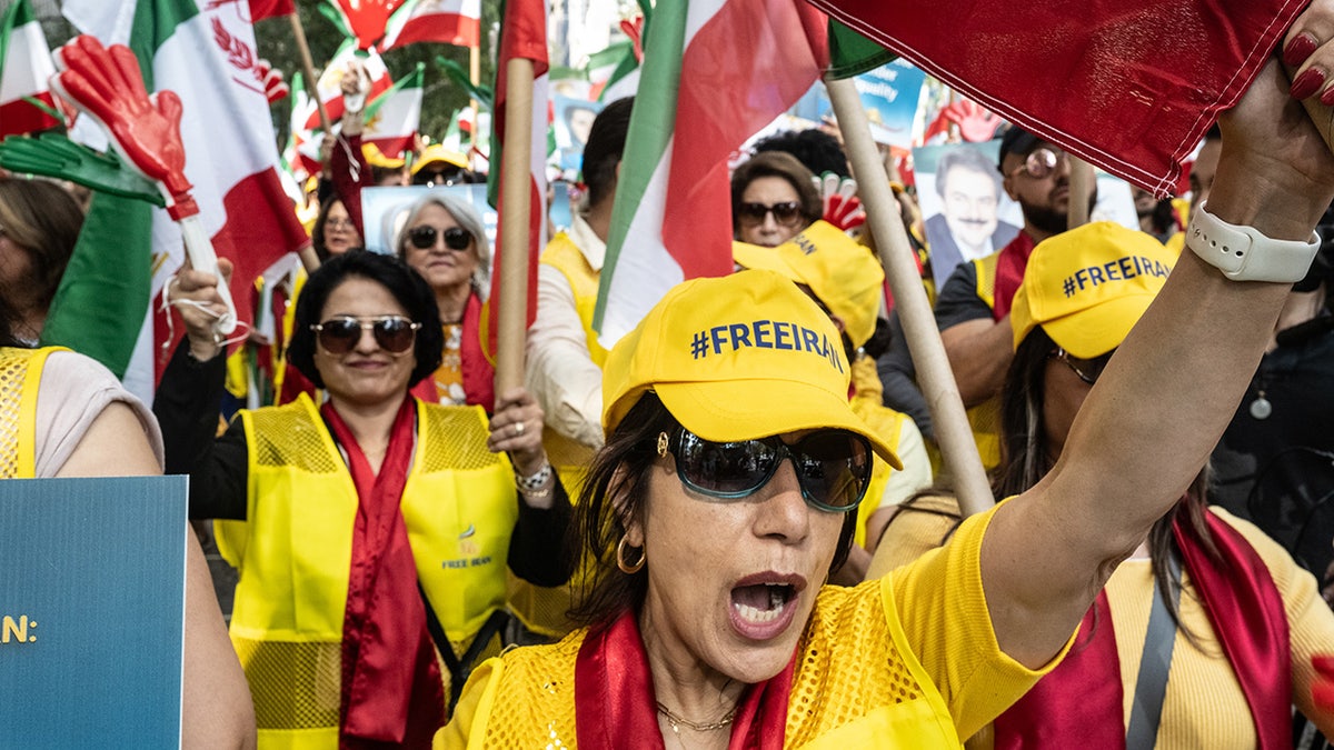 Protesters outside UN during Pezeshkian's speech