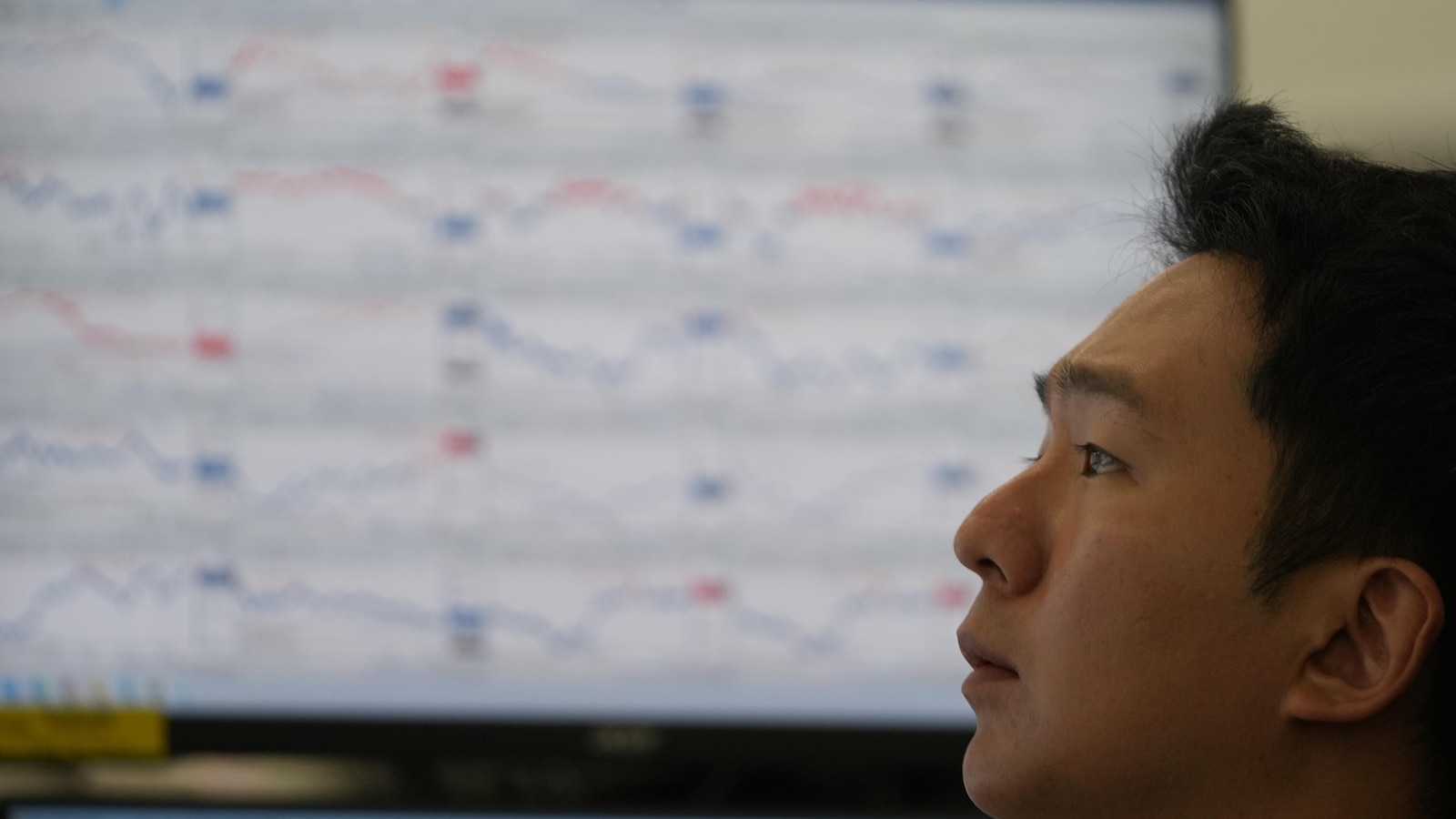 World shares mixed as AI worries drag Wall Street tech stocks lower