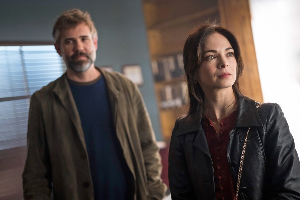 Rossif Sutherland and Kristin Kreuk on set