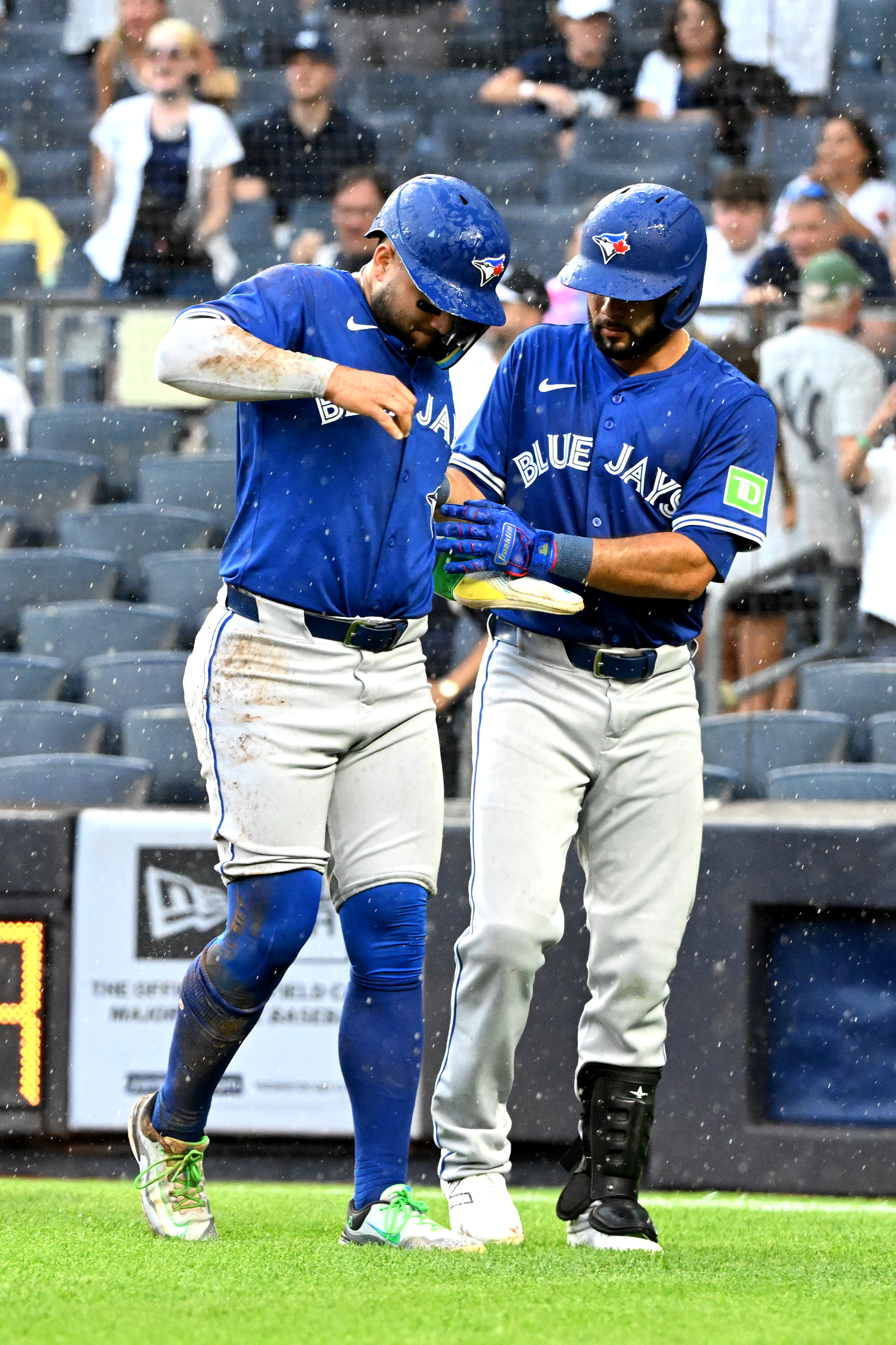 Blue Jays place Bo Bichette on 10-day IL with left knee sprain
