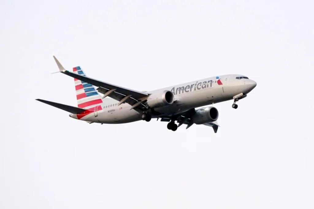 American Airlines delays persist as maintenance-tech glitch disrupts departures; United issues brief ground stop
