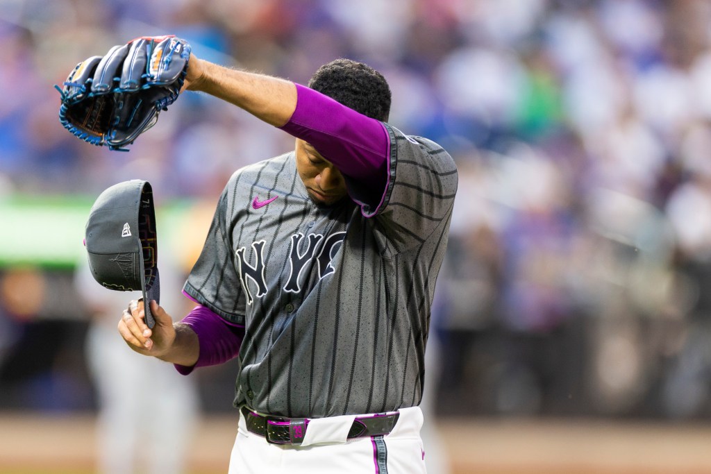 Mets’ Late Collapse Hands Rangers 3-2 Win as New York Drops Eighth Straight