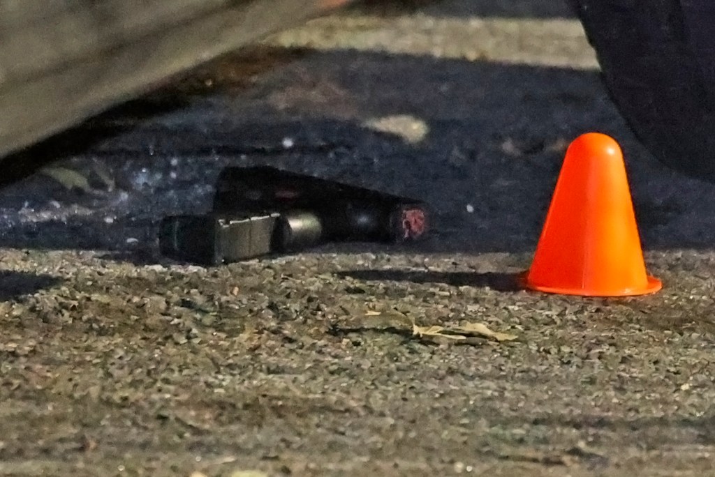 17-year-old dies after being shot in face at Bronx basketball event; second victim in gang-related shooting