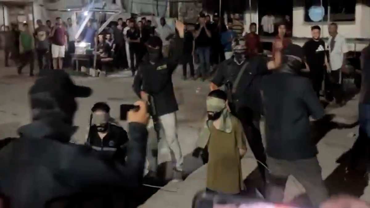 Hamas public execution in Gaza: three alleged collaborators killed as international tensions rise