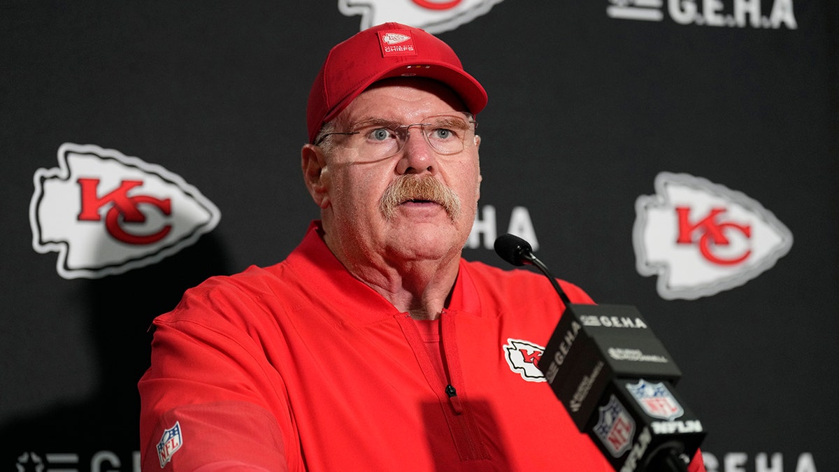 Chiefs' Reid brushes off Kelce sideline flare after 22-9 win over Giants