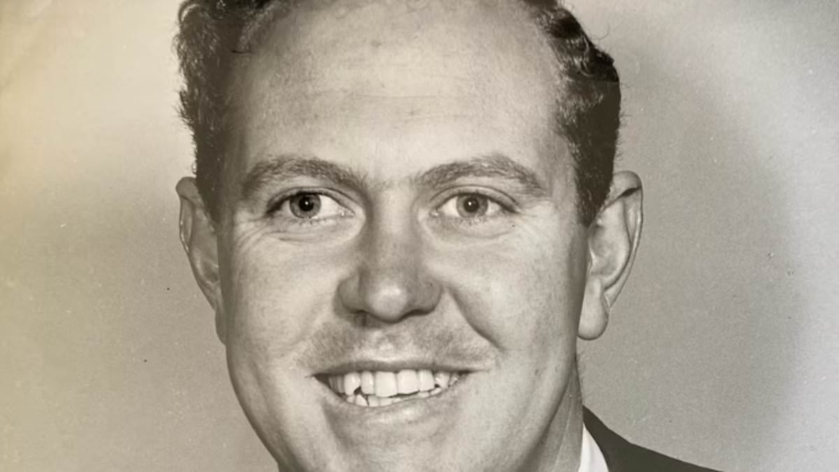 Graham White, ABC television pioneer, dies at 93