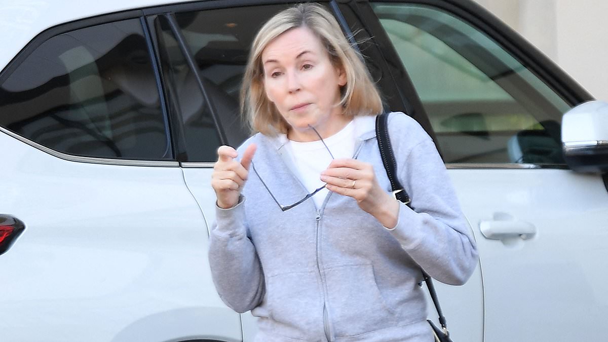 80s actress Bess Armstrong makes rare public appearance at 72