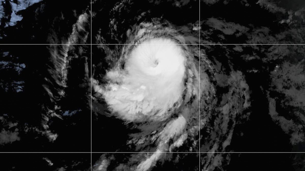 Satellite view of the storm's cloud structure as Kiko approaches the central Pacific