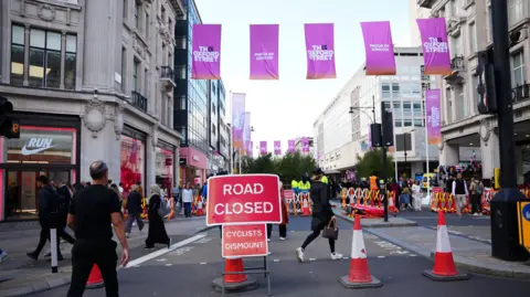London mayor tests car-free Oxford Street for one day