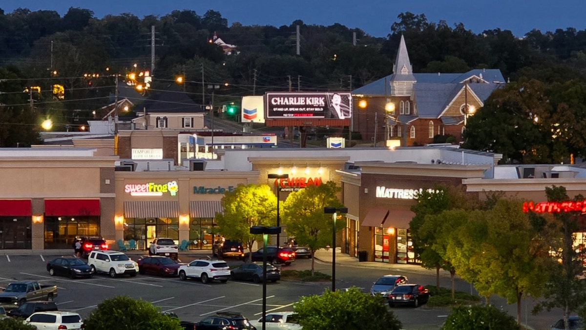 Georgia Steak ’n Shake billboard honors Charlie Kirk after Sept. 10 death; customers flock in solidarity