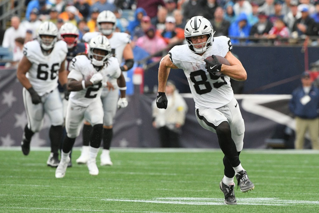 Las Vegas Raiders tight end Brock Bowers
