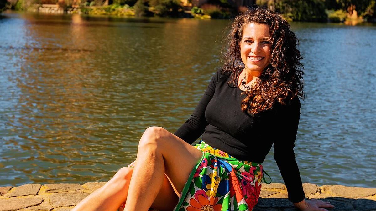 California woman rents 12 highway billboards to find husband