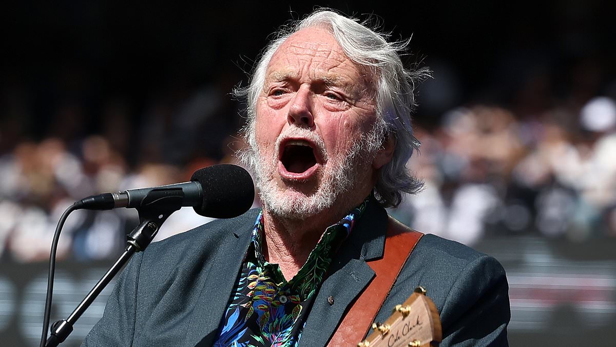 Technical issues disrupt Mike Brady's AFL Grand Final performance at the MCG