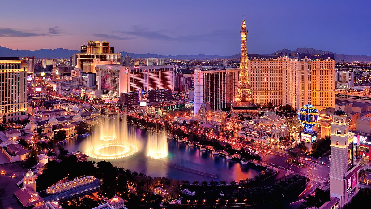 Las Vegas tourism downturn deepens as airport traffic falls for third straight month