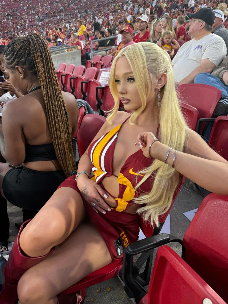 Alabama Barker image 3