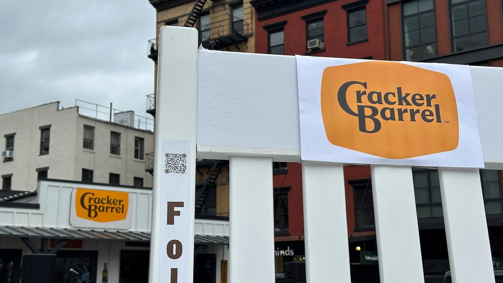 Cracker Barrel expects weaker sales as logo controversy lingers