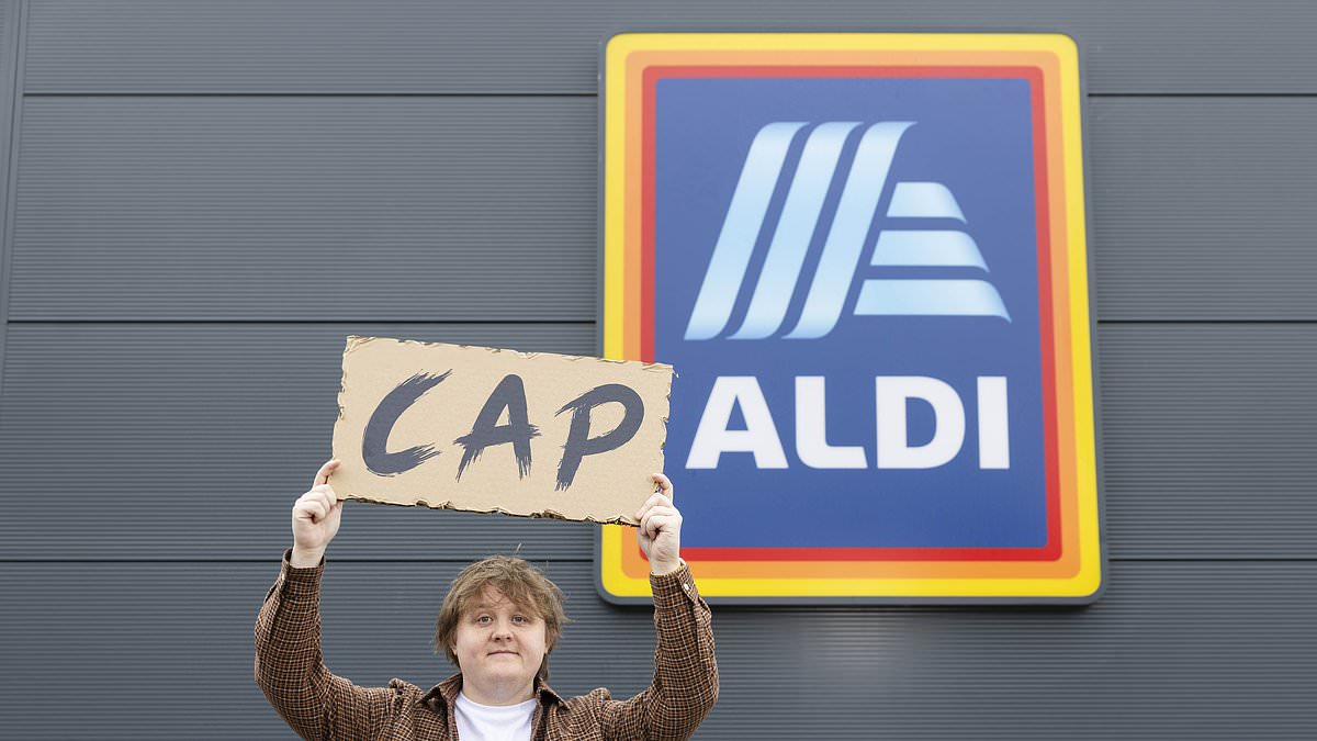 Lewis Capaldi stages impromptu rooftop gig on Aldi roof in Nottingham