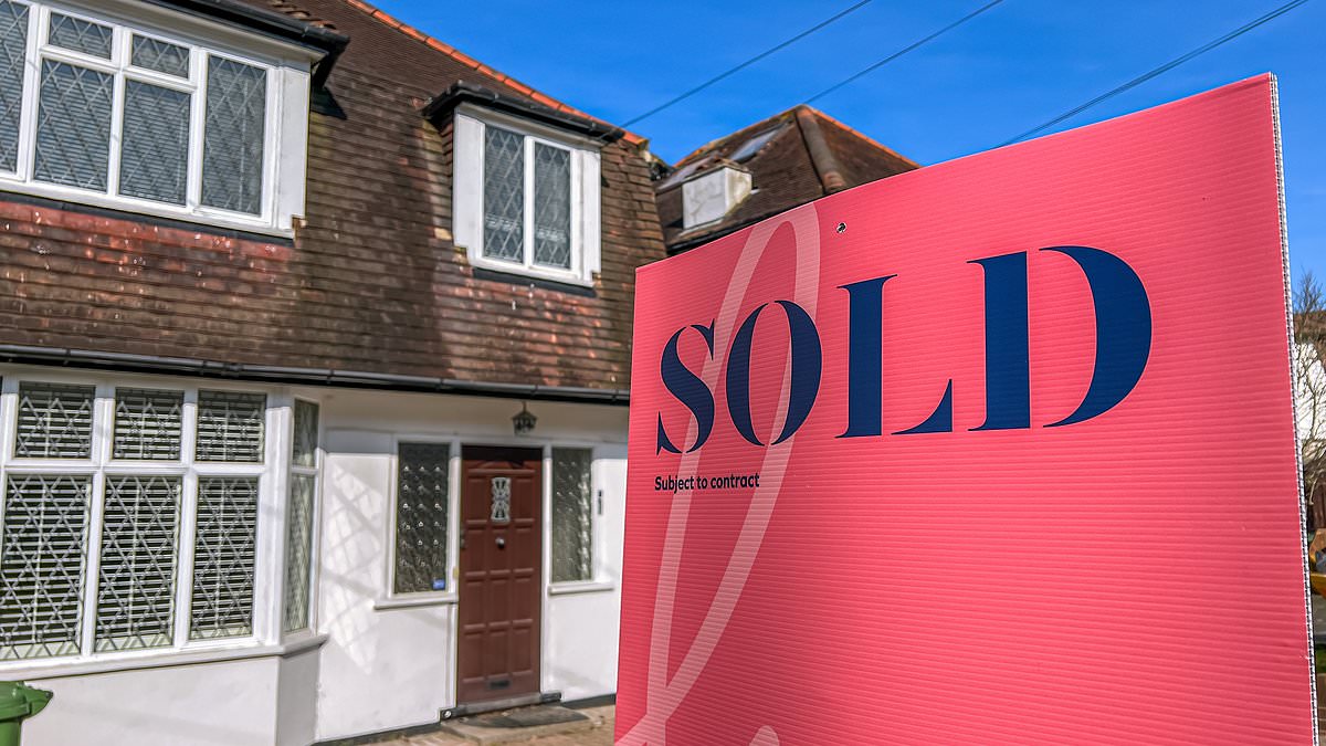 Second-steppers rely on Bank of Mum and Dad for larger property deposits, Barclays finds