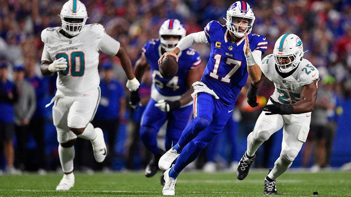 Bills' Josh Allen surpasses Patrick Mahomes' touchdown mark in win over Dolphins