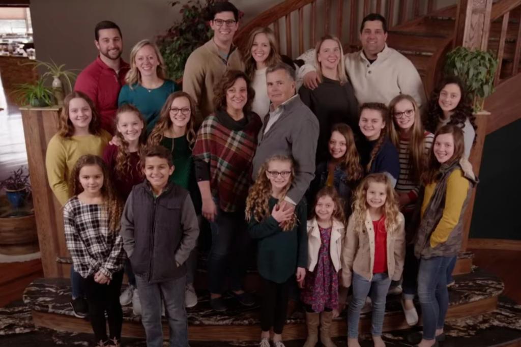 Three members of TLC's Meet the Putmans killed in Michigan crash; five hospitalized