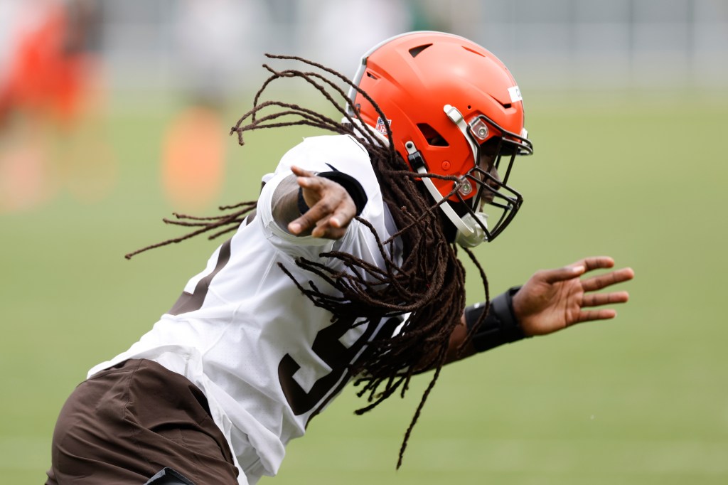 Clowney arrested days before signing with Cowboys, then adds veteran edge to Dallas defense