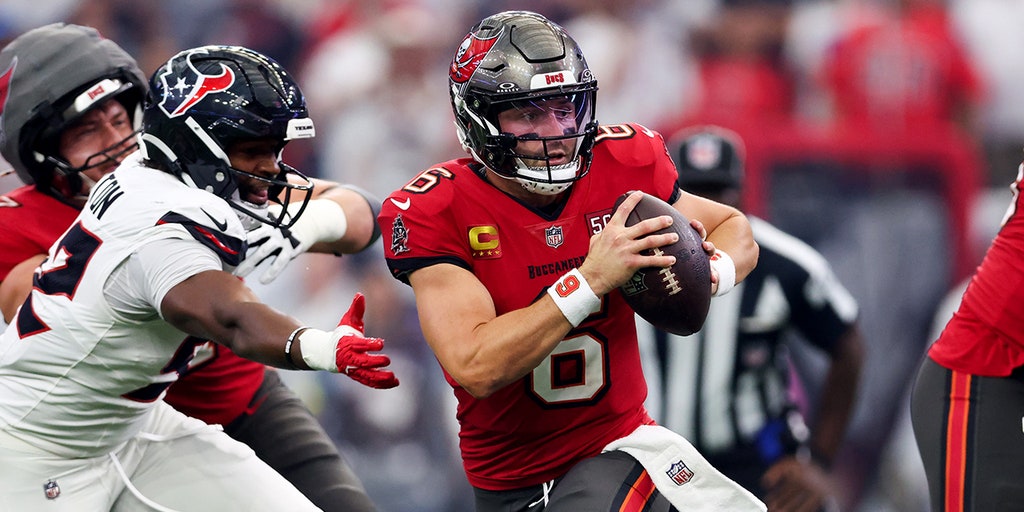 Mayfield's Final Drive Lifts Buccaneers Past Texans, 20-19