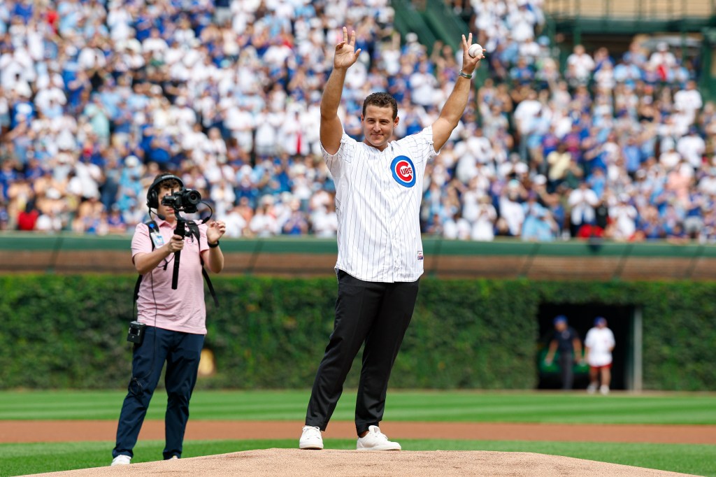 Anthony Rizzo drops chance to catch Cubs rookie’s first homer while celebrating retirement