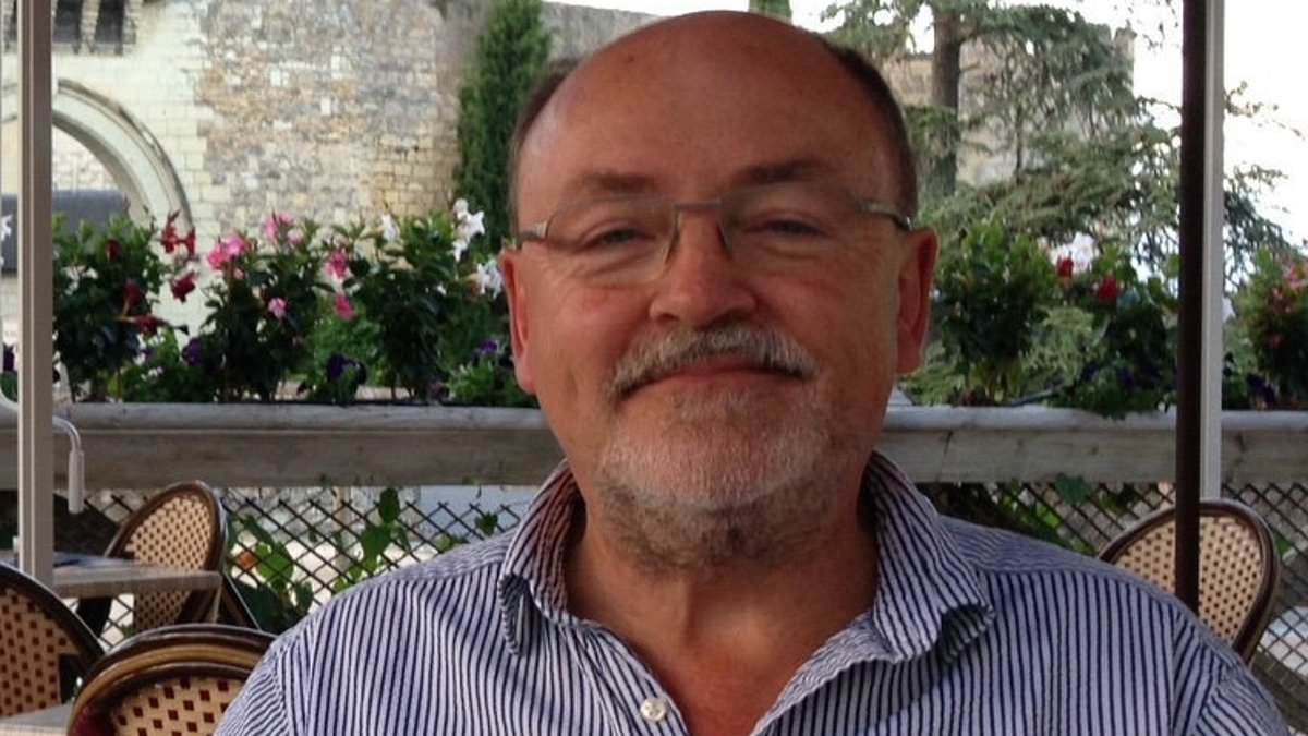 Family says paramedics failed to spot sepsis, left husband at home before he died