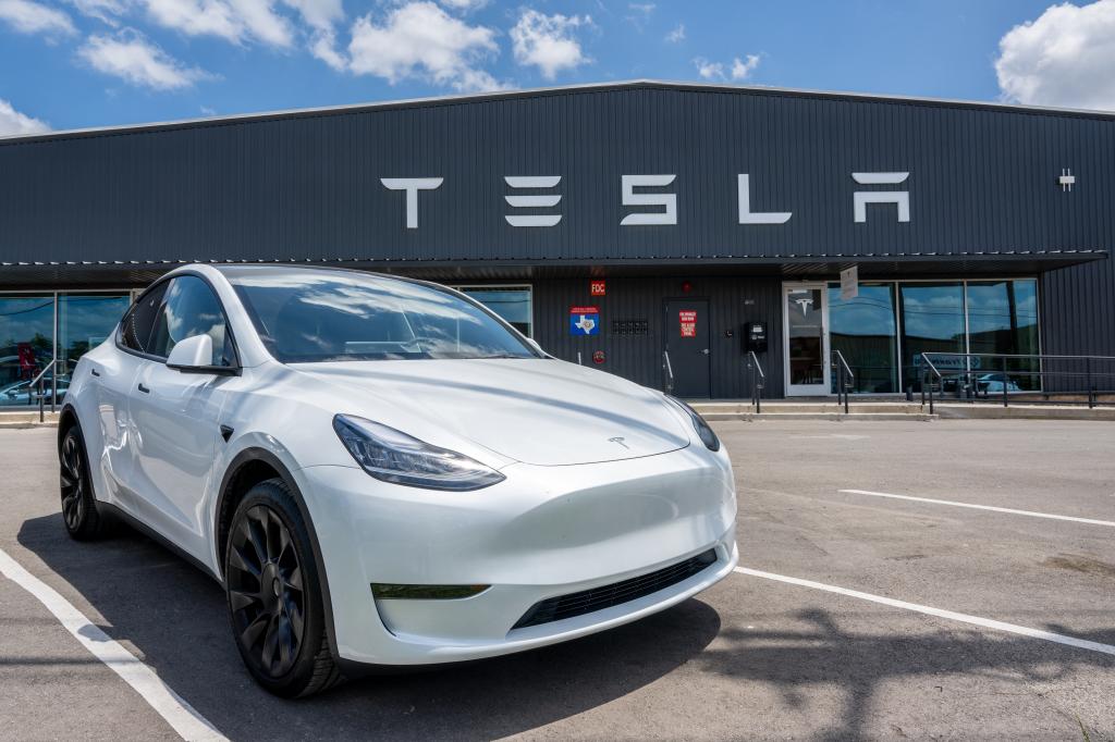 NHTSA opens probe into 174,000 Tesla Model Y over inoperative door handles