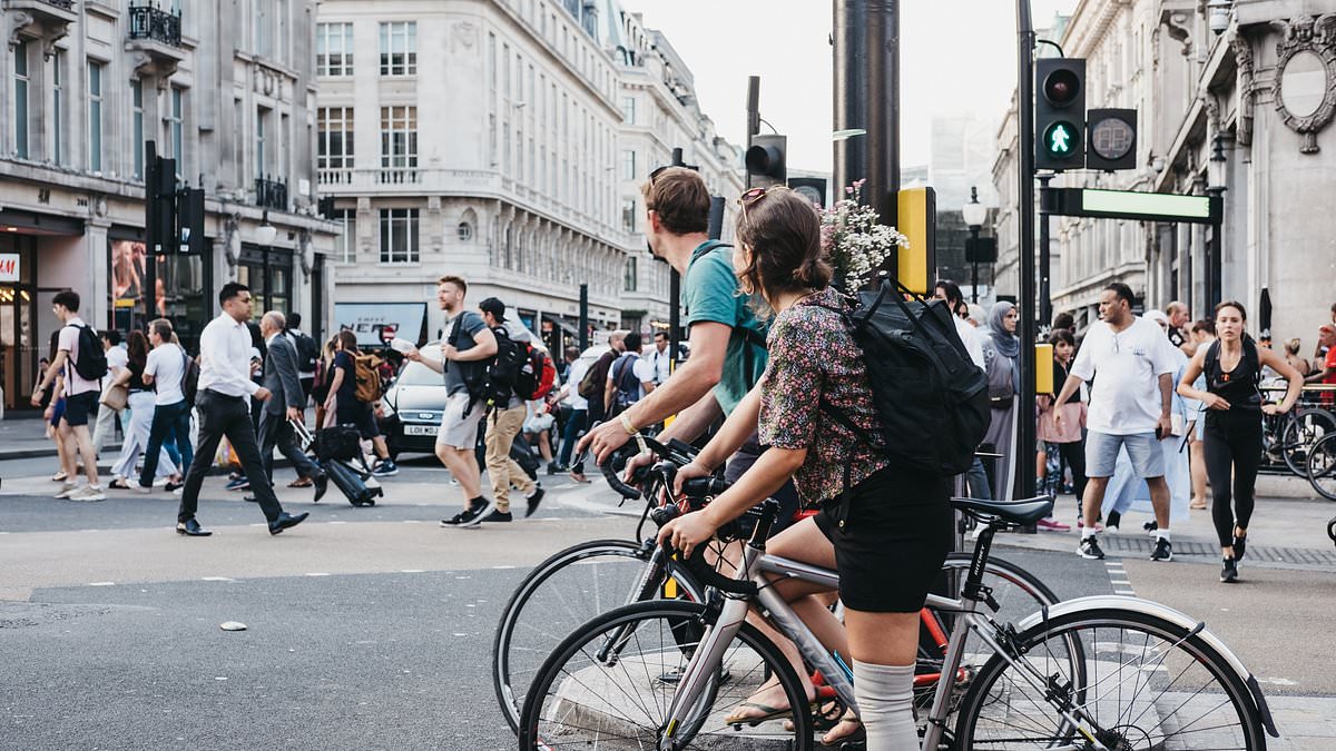 London cyclists who run red lights face harsher penalties under crackdown
