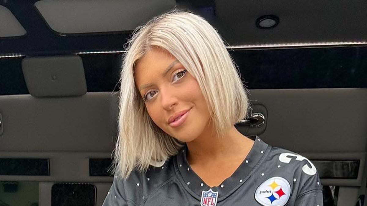 Steelers fan Amanda Vance storms out of home opener, tells team to 'Fire Mike Tomlin' after loss to Seahawks