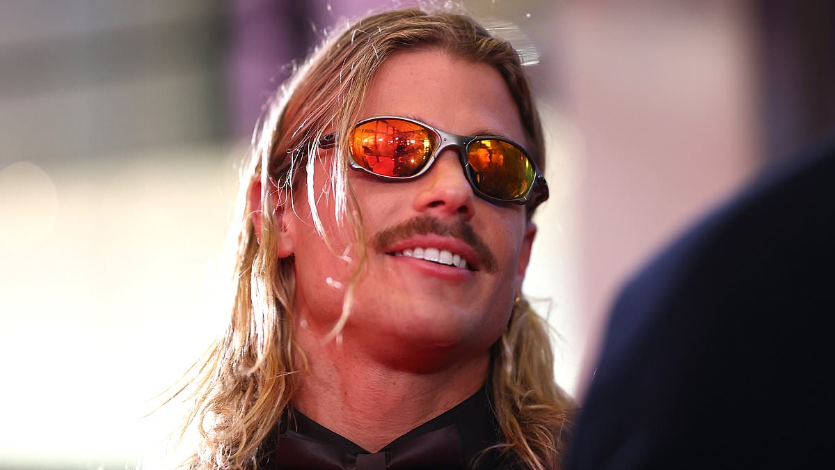 Bailey Smith arrives at Brownlow Medal in sunglasses, denies Tammy Hembrow romance