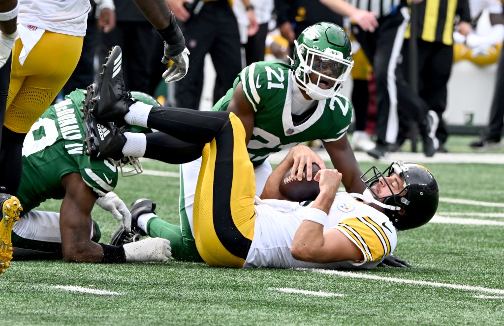 Aaron Rodgers being tackled during the game