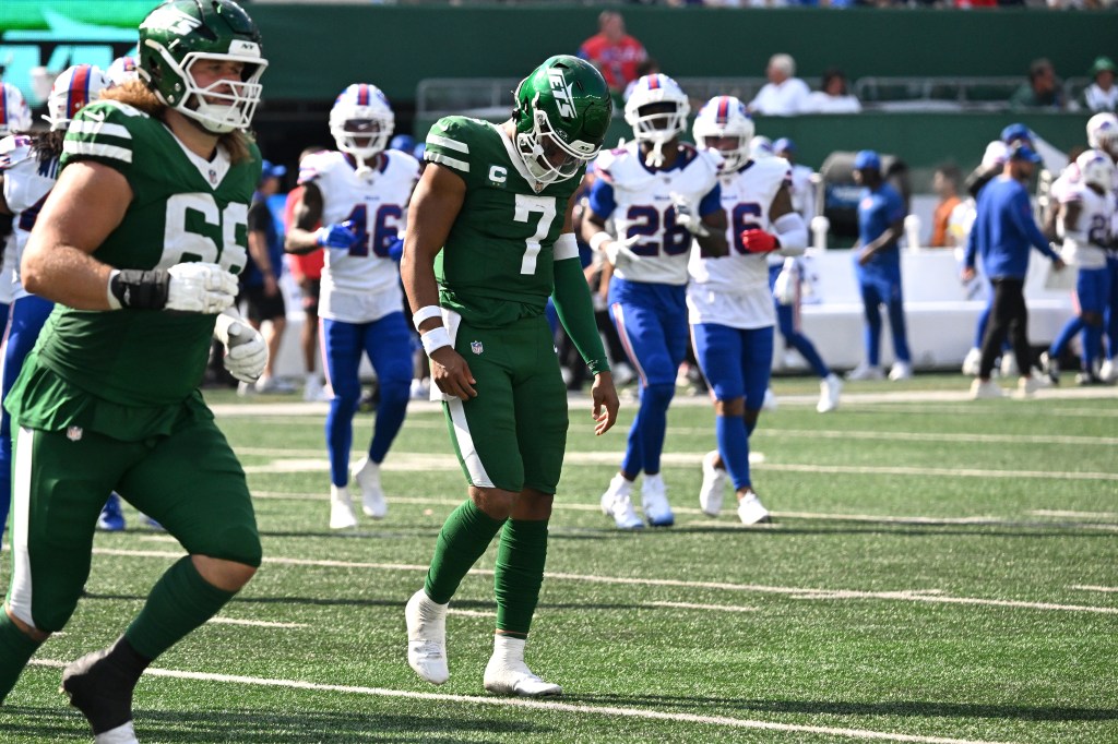 Justin Fields suffers concussion as Jets fall 30-10 to Bills