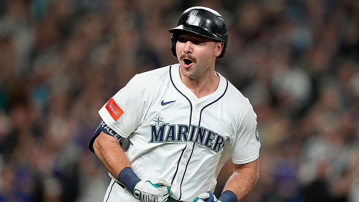 Mariners celebrate Raleigh's 60th homer