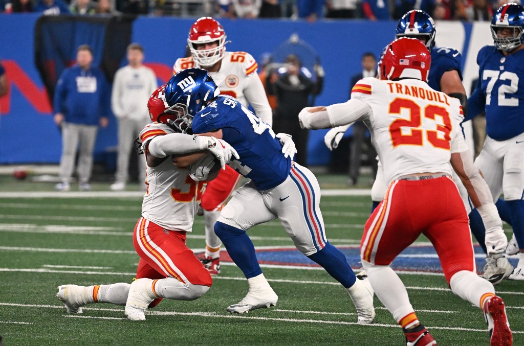 Giants Cam Skattebo in action