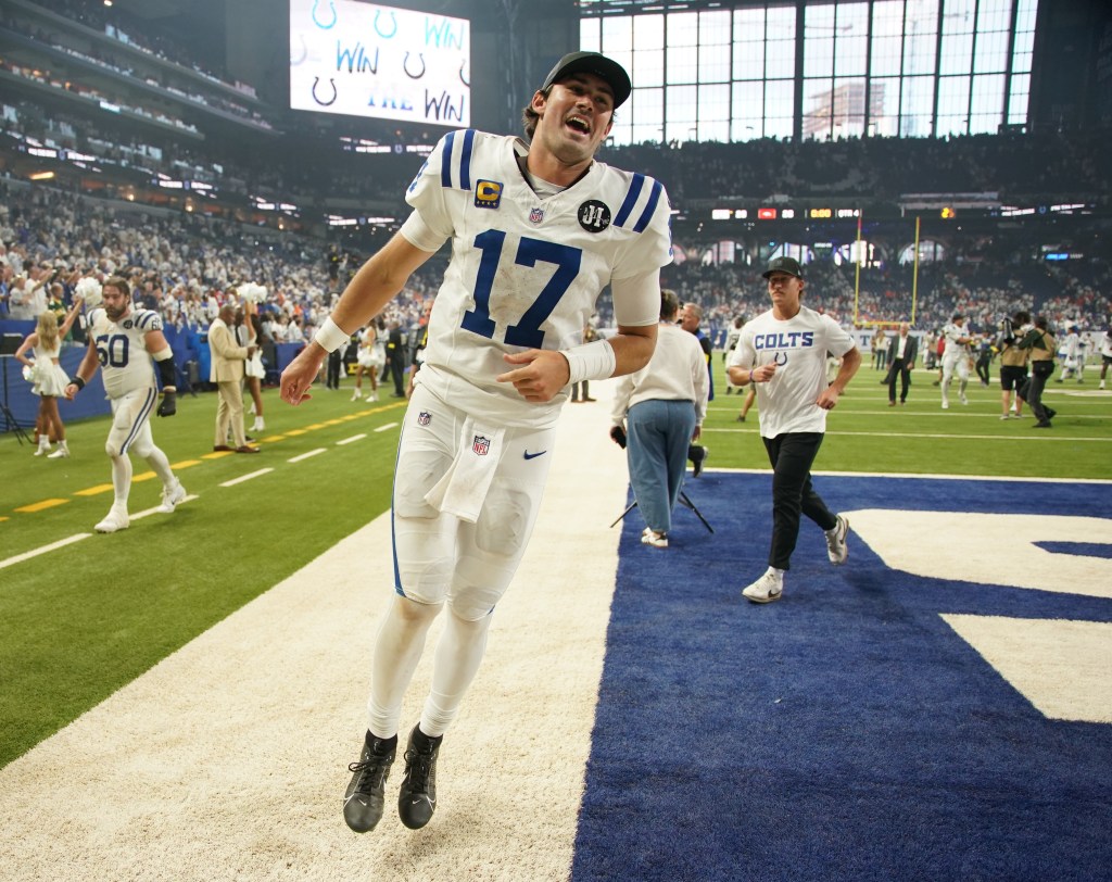 Daniel Jones leads game-winning drive, Colts beat Broncos 29-28 to start 2-0
