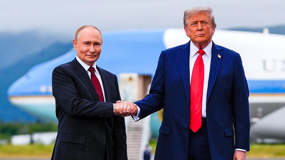 Putin-Trump handshake Alaska